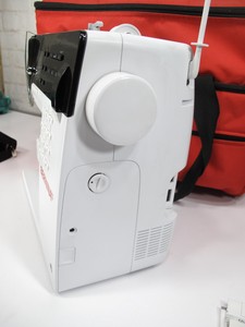 เครื่องเย็บผ้าและควิลท์รุ่นล่าสุด B380 221 พร้อมอุปกรณ์เย็บตะเข็บแบบ Binder - Product Image 4