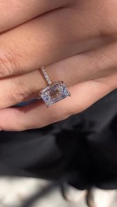 Bague de fiançailles en or massif 14KT Emerald Cut Lab Grown Diamond Cluster Trendy Style IGI Certified Conflict Free Diamond Ring - Product Image 3