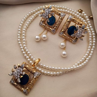 Ensemble collier et boucles d'oreilles tendance pour femme en acier inoxydable plaqué or, motif floral, idéal pour fiançailles, anniversaire, Aïd, mariage et fêtes