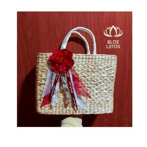 ARTÍCULO POPULAR Bolso de Mano Hecho a Mano con Asa de Jacinto de Agua de Vietnam, Diseño de Loto Azul, Venta al por Mayor - Product Image 1