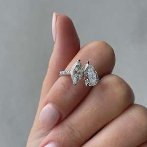 Anillo de Compromiso con Diamantes de Laboratorio de 2.80 Quilates, Corte Pera y Marquesa, Color EF, Claridad VS, Certificado IGI - Product Image 6