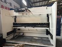 Mesin Tekuk Plat CNC Servo Ganda Otomatis Penuh 250T4000 2 Axis Backgauge Hybrid untuk Pembengkokan Kabinet Baja Tahan Karat