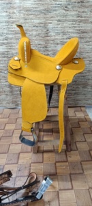 Selle de cheval de course occidentale anglaise de luxe en cuir véritable, faite à la main, durable, confortable, avec éléments en bois/plastique et acier inoxydable - Product Image 1