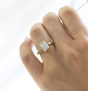 Anillo de compromiso solitario de oro amarillo sólido de 10K para mujer Moissanite medio bisel corte radiante VVs D diamante incoloro - Product Image 4