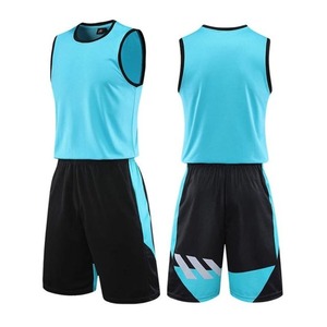 Vente de gros Dernière conception Ensemble uniforme de basket-ball uni réversible Maillot de basket-ball personnalisé Vêtements de sport de base pour hommes - Product Image 4
