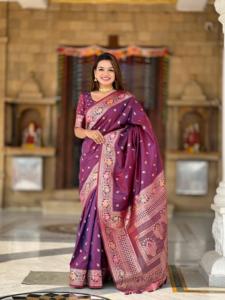 Saree en soie Banarasi Katan souple de qualité supérieure avec tissage Zari et tenue de soirée saree Pallu contrastée - Product Image 2