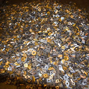 Déchets de carbure de tungstène industriel de qualité supérieure, forme bloc, Cu 84-86%, norme internationale, haute productivité, Prince Edward - Product Image 1