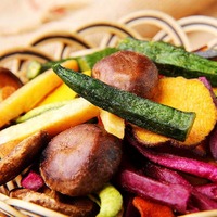 Délicieuses collations de légumes lyophilisés, légumes secs, chips de légumes mélangés déshydratés, provenant de l'usine du Vietnam