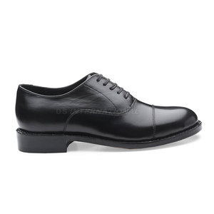 Chaussures de mariage intérieures en cuir léger avec finition lisse pour une utilisation intérieure et extérieure légère - Product Image 2