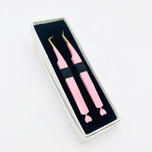 Pince à cils 45 & 90 degrés avec logo personnalisé, forte adhérence, en acier inoxydable massif avec pointe dorée lisse, durable et écologique - Product Image 1