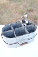 Porte-plateaux galvanisé écologique, durable et moderne pour les sorties barbecue et pique-niques en extérieur, idéal pour ranger sauces, boissons, assiettes et ustensiles