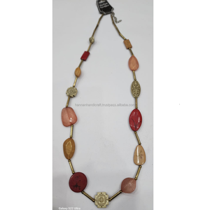 Collar de Diseño Moderno, Joyería de Moda para Mujer de la India, Collar de Resina Hecho a Mano con Aspecto Moderno de la India - Product Image 3