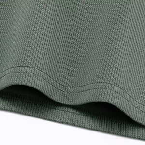 Polos personnalisés pour hommes, t-shirts à manches courtes avec fermeture éclair et quart de col décontracté, t-shirt de golf en polyester et spandex pour le sport - Product Image 3