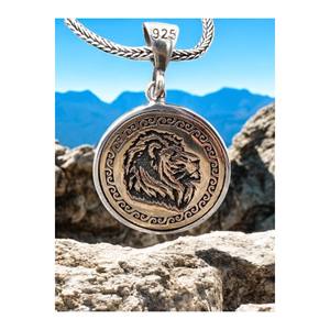 Collana in Argento Sterling 925 con Motivo Leone Ricamato - Simbolo di Forza - Product Image 1