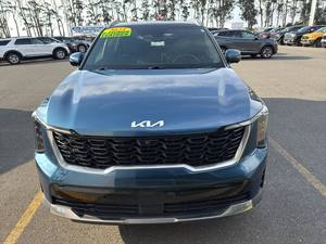 Kia Sorento hybride SX Prestige AWD 2025 bleu éclatant, d'occasion, avec toit ouvrant, démarrage à distance, sièges en cuir, boîte automatique, jantes en alliage - Product Image 4