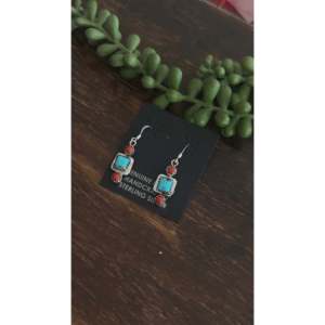 Pendentif Goutte Géométrique en Argent Sterling Fait Main avec Pierres Multicolores Navajo, Or 18K, Turquoise, Saphir et Émeraude - Product Image 3