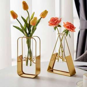 Centro de mesa de metal con diseño floral de tendencia con acabado pulido dorado para un centro de mesa lujoso y elegante para el hogar - Product Image 4