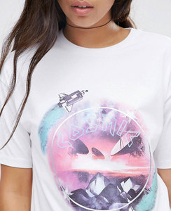 เสื้อยืดผู้หญิงพรีเมียมผ้าฝ้ายพิมพ์ลายกราฟิกสำหรับฤดูร้อน ขายส่ง รับผลิตตามสั่ง ปักโลโก้ได้ - Product Image 3