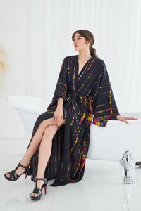 Robe Kimono Bohème Tendance 2026 en Tissu Rayonne Doux 100% Multicolore Tie-Dye avec Ceinture – Idéale pour les Vacances et la Plage - Product Image 3