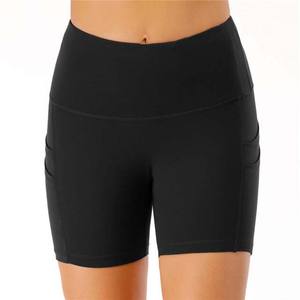 กางเกงขาสั้นเล่นโยคะเอวยางยืดสำหรับผู้หญิง,ผ้าสแปนเด็กซ์โพลีเอสเตอร์สีดำมีกระเป๋าคู่สำหรับผู้หญิงพิมพ์โลโก้ได้ตามต้องการ - Product Image 1