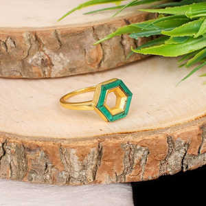 Bague hexagonale de style délicat en argent sterling 925 certifiée IGI Pierre précieuse de malachite naturelle avec placage au rhodium Anneaux fins en métal 14K - Product Image 3