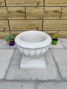 Macetero Decorativo Ecológico de Mármol para Uso en Interiores y Exteriores, Tallado a Mano en Piedra Natural por Artesanos de SUAZ - Product Image 4