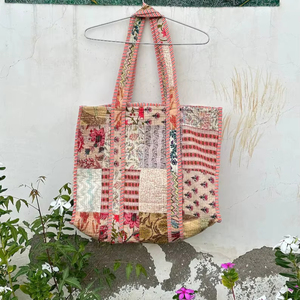 Bolsa de Mano Floral de Patchwork Indio, Bolsa de Algodón con Volantes, Bolsa de Compras Ecológica, Bolsa Kantha con Volantes, Bolsa de Mercado Boho para Regalo de Dama de Honor - Product Image 1