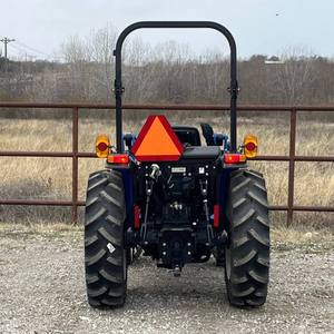 Nuevo Tractor de Ruedas New Holland Workmaster 40 4x4, Tractor de Jardín Multifuncional, Color Negro, Componente Central del Motor - Product Image 2