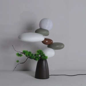 Lampe de table de luxe moderne en métal avec abat-jour blanc élégant, parfaite pour l'éclairage intérieur et la décoration intérieure - Product Image 6