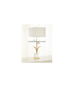 Lampadaire chromé luxueux avec accents de cristal et lumière douce idéale pour les intérieurs contemporains haut de gamme - Product Image 1