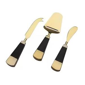 Juego de cuchillos para queso y mantequilla en acero inoxidable con revestimiento de color dorado, perfecto para uso elegante de artículos de hotel y comedor - Product Image 3