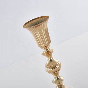 Jarrón de flores dorado de 2 piezas, tendencia en la industria, con acabado premium que agrega un toque de lujo a la decoración del hogar sin sobrecargar el espacio. - Product Image 2