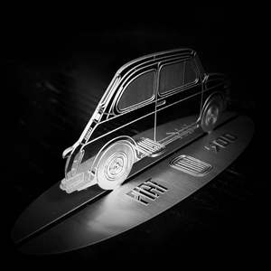 Modèle Fiat 500 Vintage en acier inoxydable avec équipement de véhicule silhouette gravée - Product Image 5
