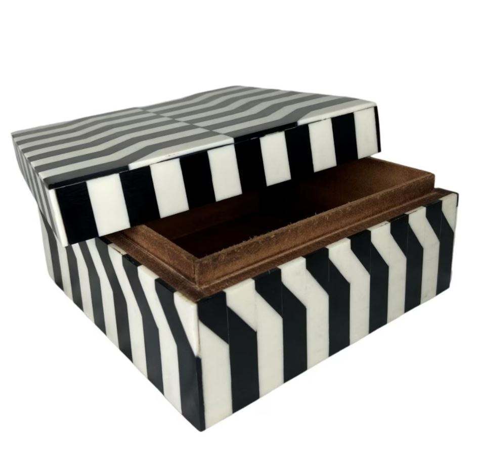 สีดำ/ สีขาว