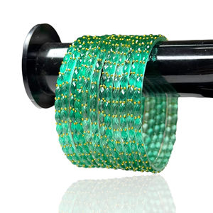 Bracelets élégants en or plaqué, tendance, en verre vert en forme de goutte de pluie, perles traditionnelles indiennes, prix de gros - Product Image 1