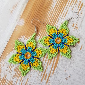 Pendientes de Flores Hechos a Mano Personalizados para Mujer, Diseño de Moda con Cuentas de Resina Rosa y Estilo Ángel, Venta al Por Mayor - Product Image 1