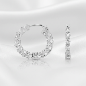 Boucles d'oreilles créoles huggie en argent sterling 925 avec moissanite taille brillant sertie à griffes, tendance, bijoux fins pour femmes - Product Image 1