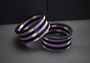 Brazaletes de resina facetada etérea - Product Image 2