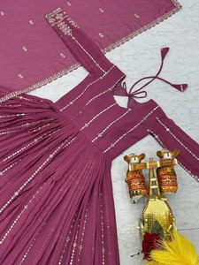 Robe de soirée et de mariage au design tendance, en faux georgette, avec broderie lourde de sequins et dupatta brodé de sequins - Product Image 2