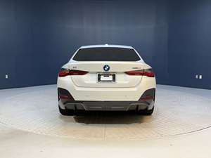 ¡EN TENDENCIA! SUV Usado 2024 i4 eDrive40 GranCoupe RWD 31kWh, Vehículo Personal - Product Image 3