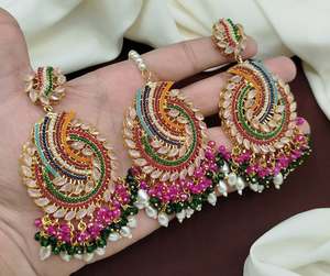 Joyería de Moda Pakistaní e India, Juego de 3 Piezas, Aretes y Bindi para Mujer, Estilo Único, Aretes Jhumki Hechos a Mano Disponibles - Product Image 4