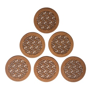 Sous-verres en bois dur de qualité supérieure fabriqués à la main en bois foncé de style classique avec design à rayures Sous-verres en bois classiques confortables - Product Image 2