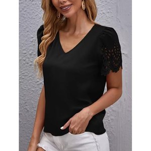 Blusa de Manga Corta con Cuello en V y Mangas de Encaje para Mujer, Modelo Dubai 36551 - Negra - Product Image 2