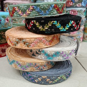 Cordones bordados hechos a medida hechos con coloridos Bordados florales para usar como bordes y adornos - Product Image 2