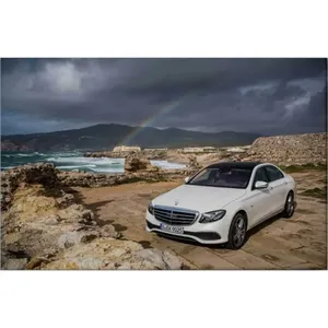 Impression sur toile d'un berline Mercedes blanche de Fida sous un arc-en-ciel - Product Image 6