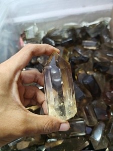 Quartz fumé de haute qualité, sculpté, semi-polissé, pierre naturelle du Gujarat pour la guérison et la décoration intérieure - Product Image 2