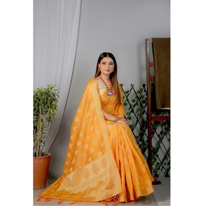 Banarasi-ropa de fiesta de primera calidad, seda suave, color amarillo oscuro - Product Image 1
