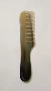 Peigne en corne de buffle naturel de haute qualité fabriqué à la main personnalisé pour coiffer les cheveux par l'artisanat du croissant - Product Image 2