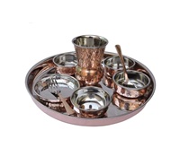 Nouvelle Arrivée - Lots de Vaisselle Indienne en Gros, Grands Services de Table Thali en Acier Inoxydable, Design Moderne Écologique avec Incrustations Dorées, Kit d'Ustensiles 7-9 pièces