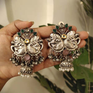 Pendientes de Latón Ligeros con Diseño de Pavo Real, Joyería Cultural Coleccionable, Estilo Tribal - Product Image 2